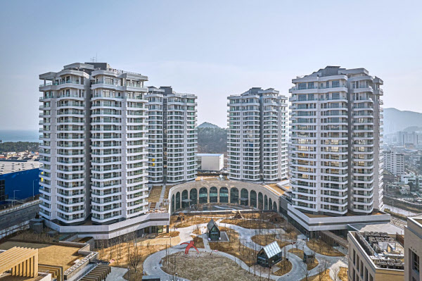 韩华建设在釜山机张郡机张邑建造的租赁型养老住宅综合体