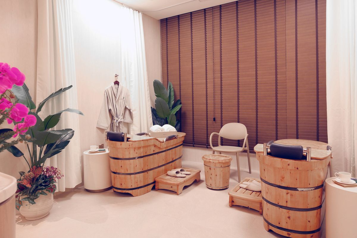 中医卓越中心的中药蒸汽浴室,设有 Chung Hwa Premium Clinic